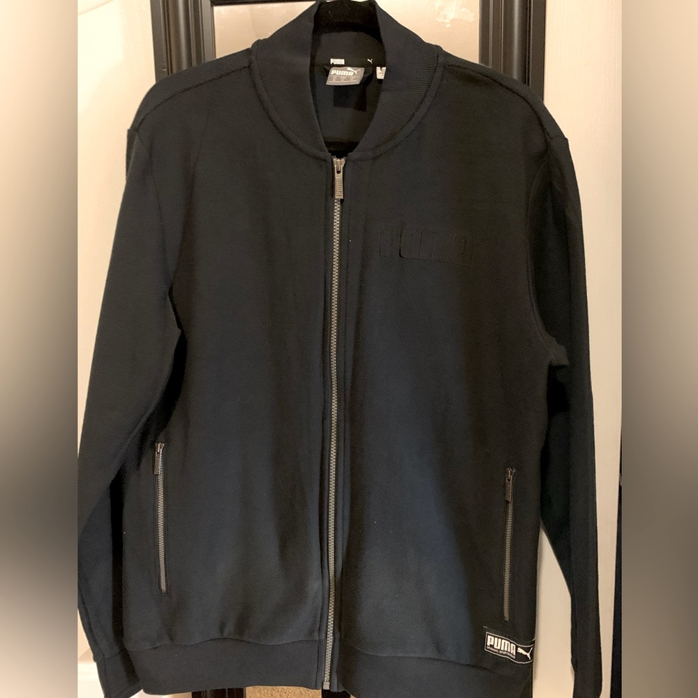 Puma Men black track Jacket, size Medium